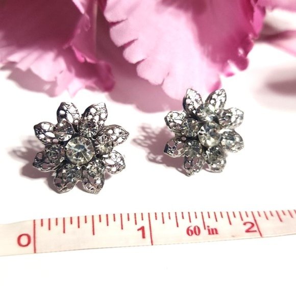 Vintage Crystal Cluster Silver Floral Twist Back Earrings - Picture 5 of 6